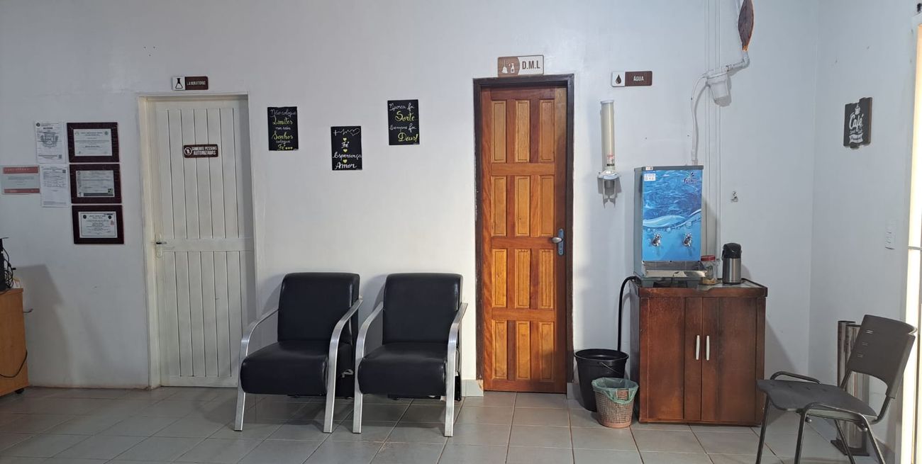 Sala de espera com poltronas